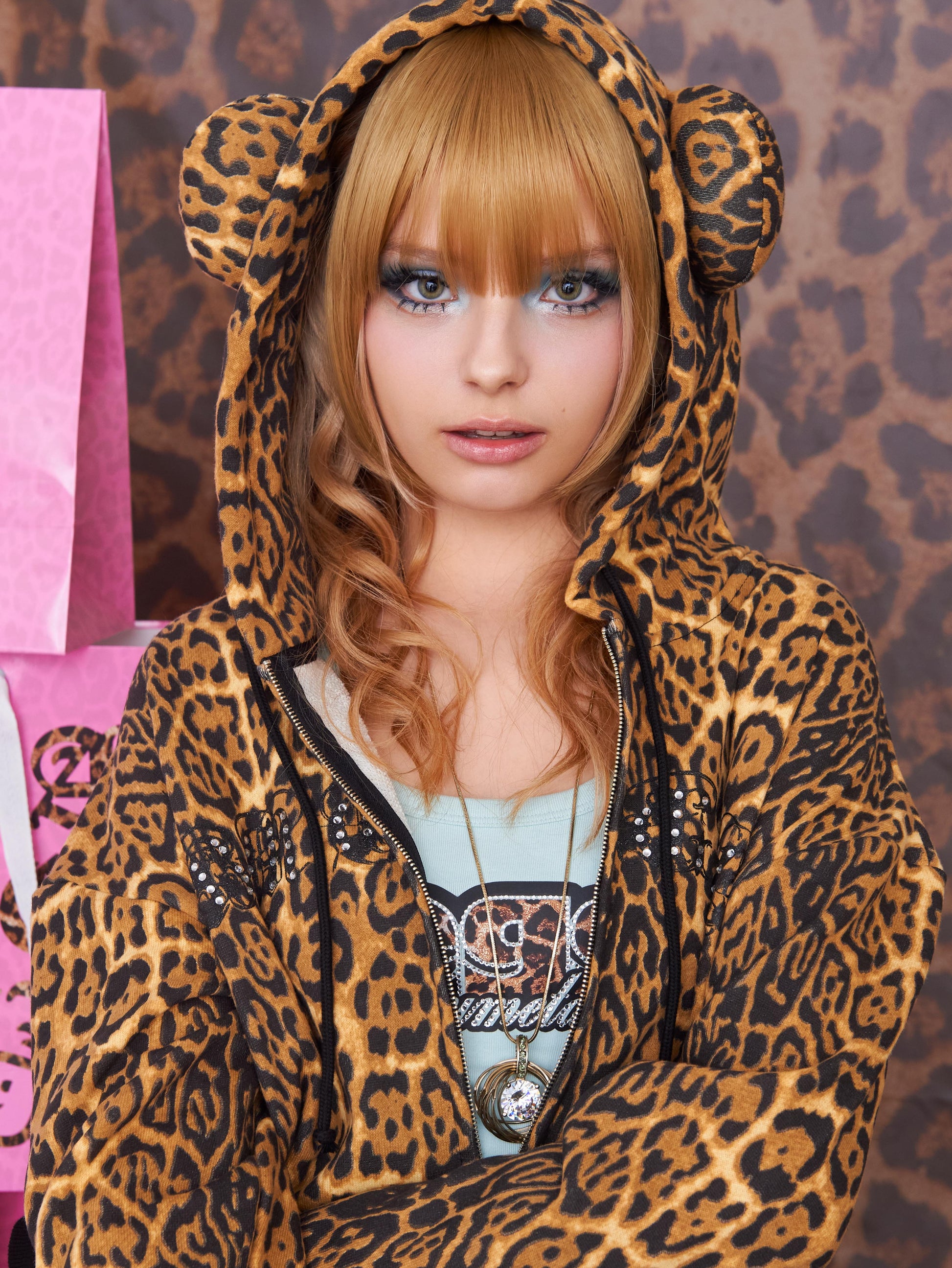 Bear gal hood zip up (brown)